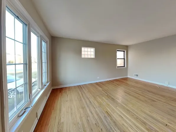 1215 Lehnertz Cir, Aurora, IL 60505