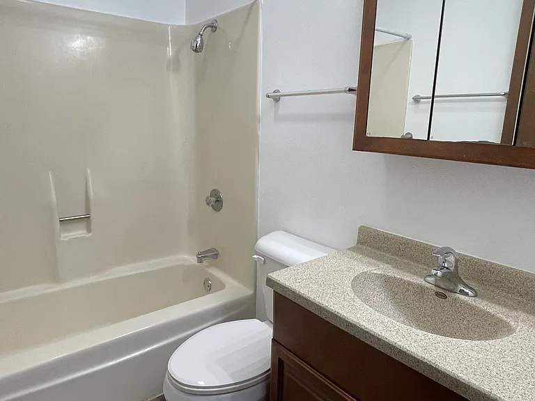 444 N Broad St — Photo 9