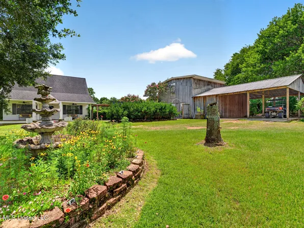 574 Slade Woodward Rd, Poplarville, MS 39470