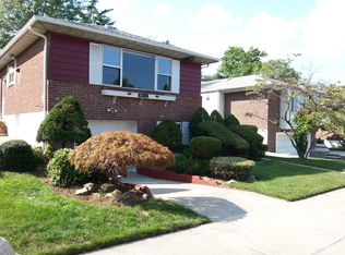 207-15 28th Ave, Bayside, NY 11360