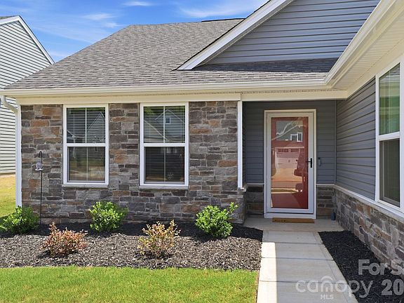 5th image of 982 Pemberley St