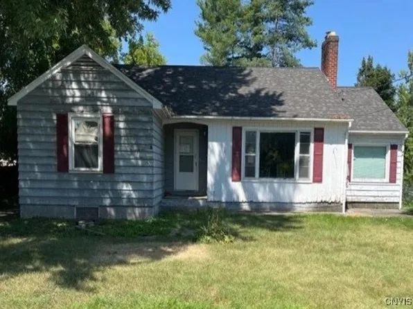 7 River St, Morrisonville, NY 12962