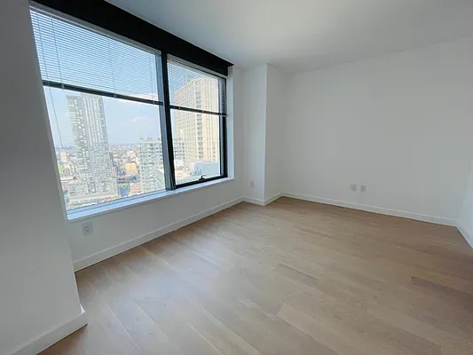 Rented by Square Realty Global Inc | media 22