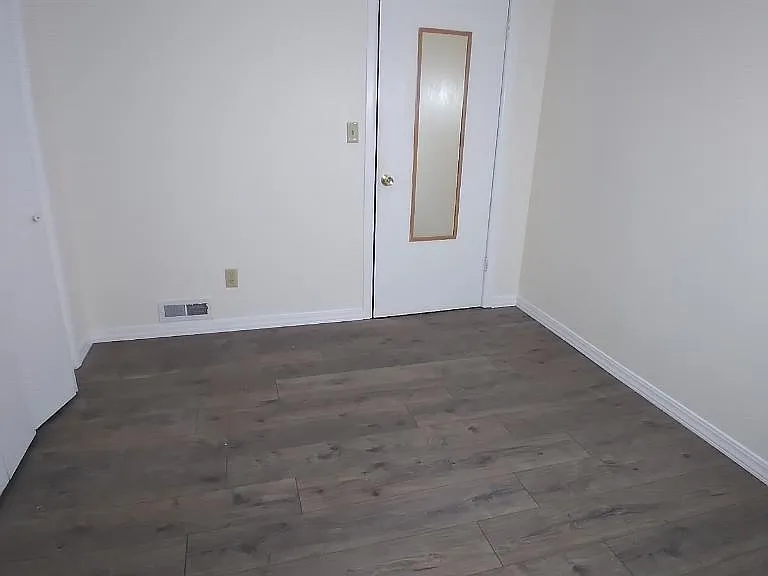 335 NW Larry St — Photo 9