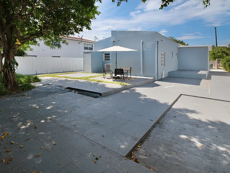 1352 NW 32nd St #1 — Photo 16