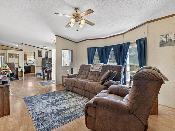 4th image of 2122 Wren Ln