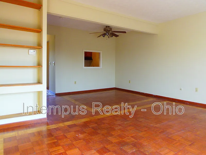 2 bed, 1.5 bath, 1024 sqft, $1,047 — Photo 2