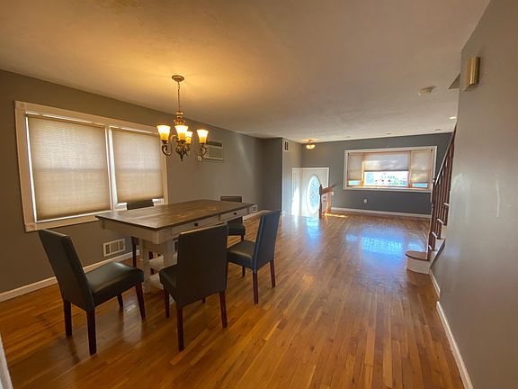 3rd image of 77 Thornycroft Ave