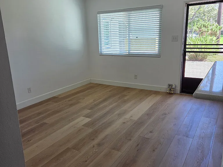 1000 Electric Ave #2 — Photo 3