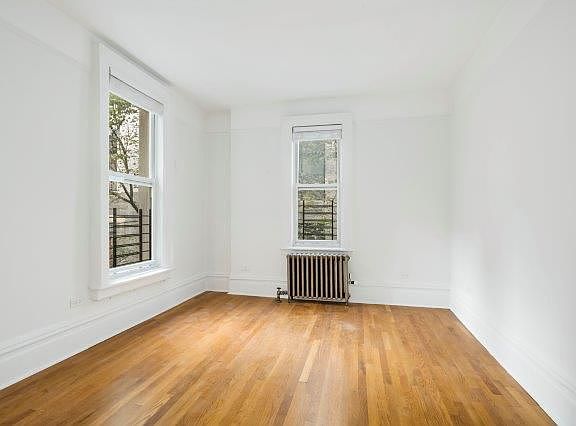 3rd image of 18 W 68th St APT 4A