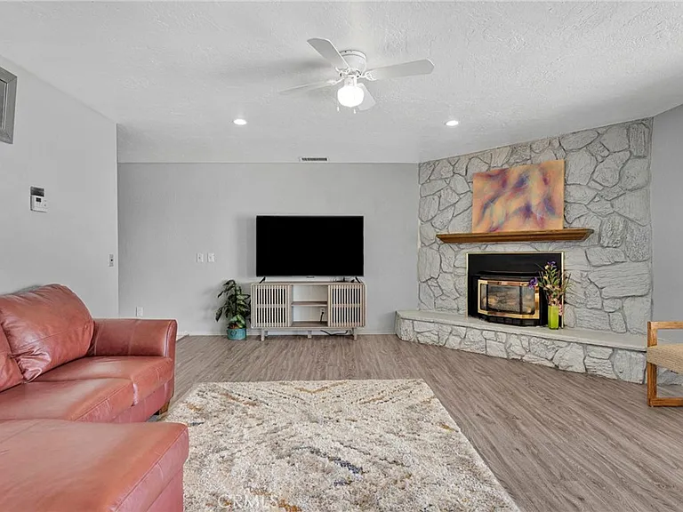 13915 Spring Valley Pkwy — Photo 7