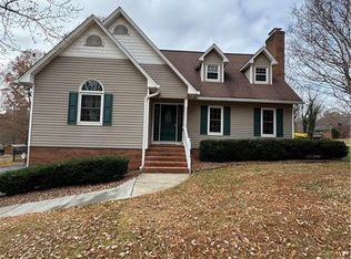 5217 Forest Mill Dr, Pfafftown, NC 27040