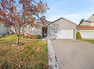 2632 Whispering Ridge Dr, Des Moines, IA 50320