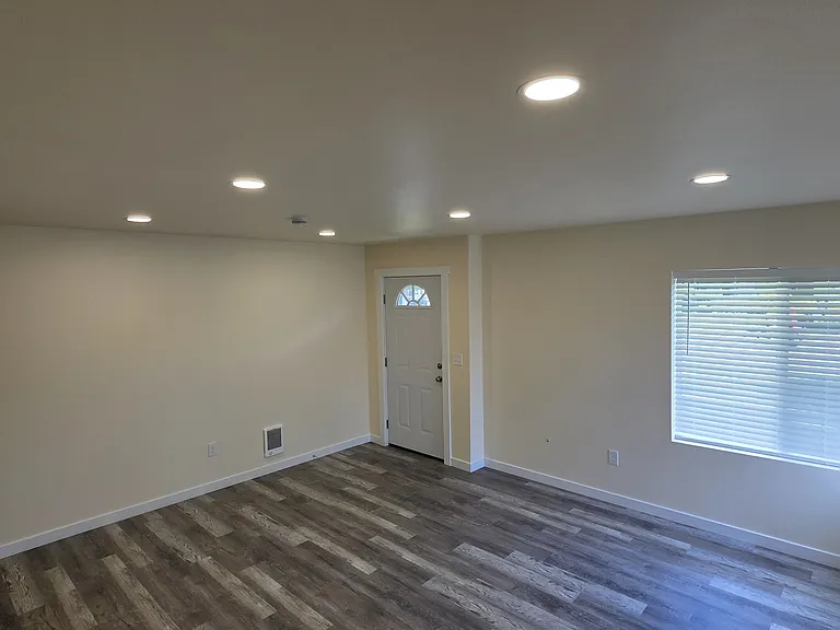 730 Myrtine St — Photo 10