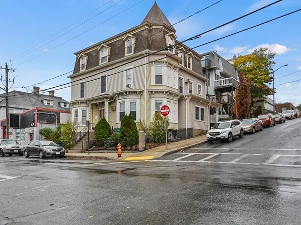 313 Durfee St APT 3N, Fall River, MA 02720