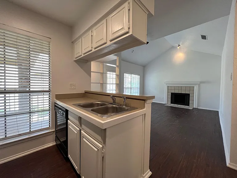 3140 Devonshire Dr #236H — Photo 9
