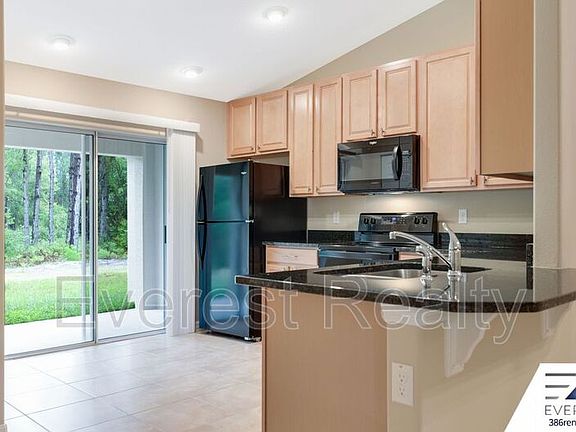 5th image of 8 Linden Pl Unit A