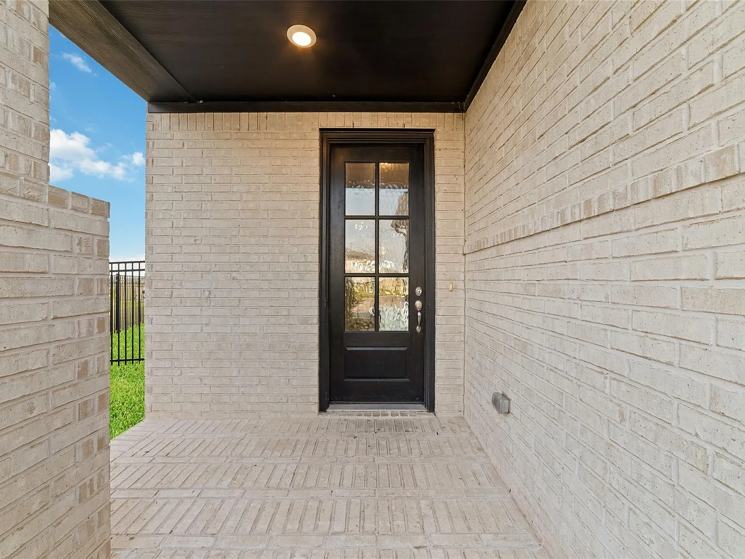 4 bed, 3.5 bath, 2313 sqft, $3,500 — Photo 3
