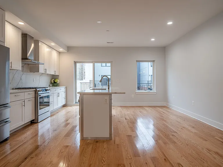 237 Tasker St — Photo 31