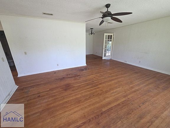 2nd image of 5585 Railroad Ln
