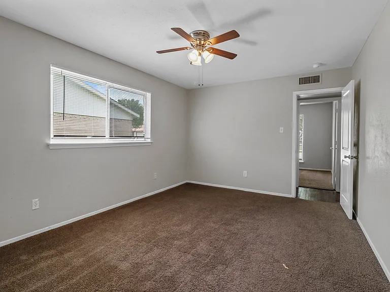 7012 Lincolnshire Ln — Photo 11