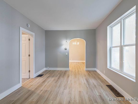 5th image of 214 Dale St NE