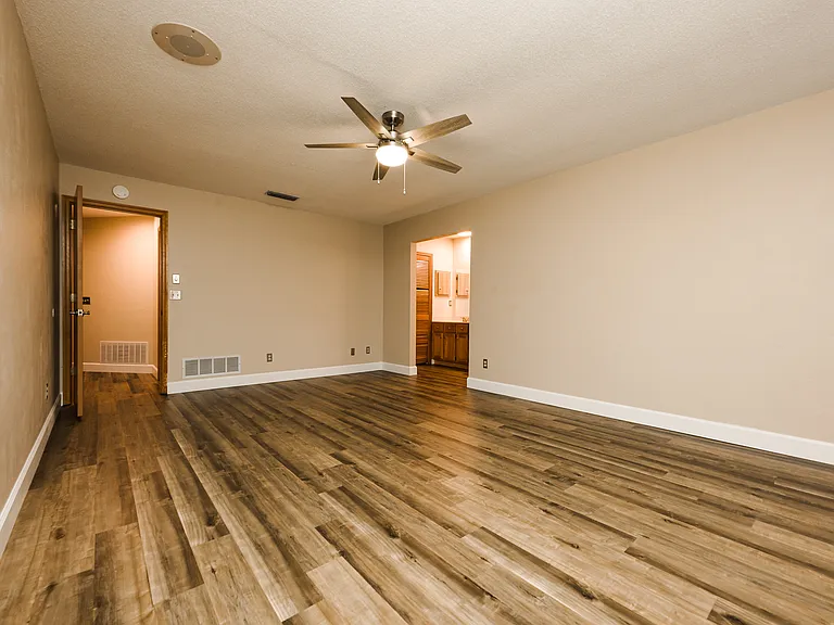 1523 Poplar Dr — Photo 20