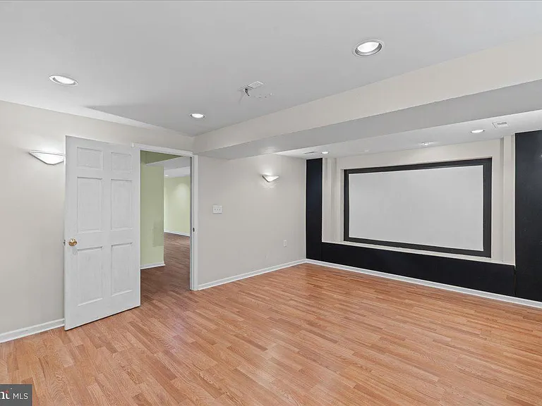 302 Wellington Park Dr — Photo 23
