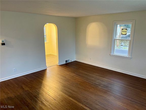 3rd image of 308 N Hawkins Ave