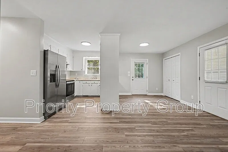 3 bed, 2.0 bath, 1040 sqft, $1,600 — Photo 4