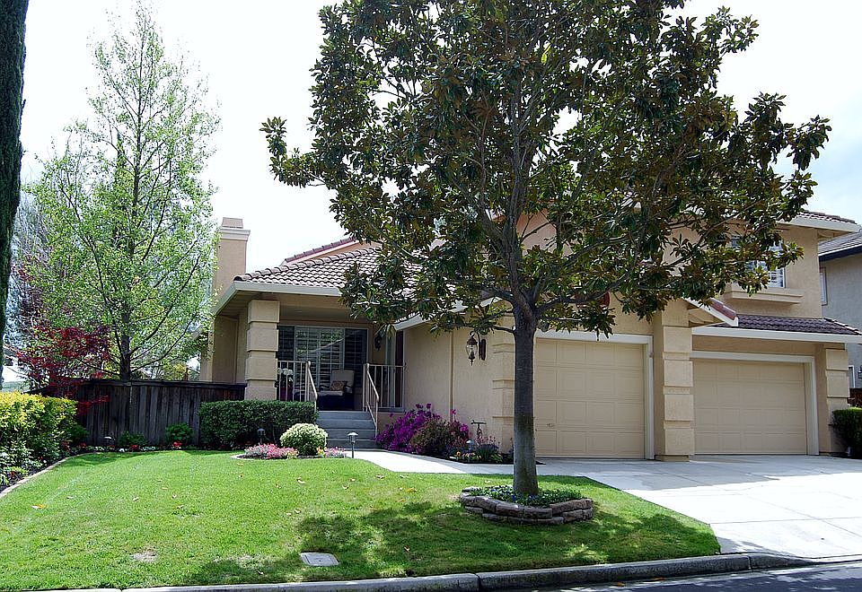 1st image of 1033 Yorkshire Pl