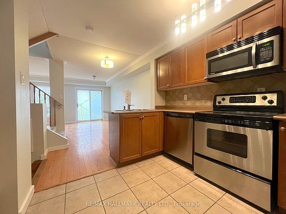3rd image of 33 Lodgeway Dr