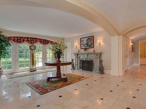 3rd image of 40 Powell Ln