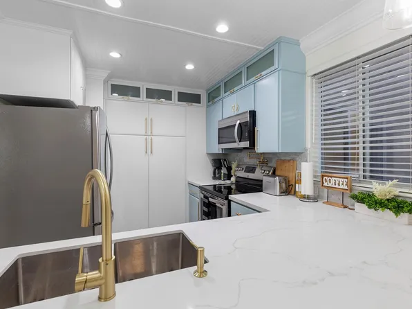 (undisclosed Address), Solana Beach, CA 92075