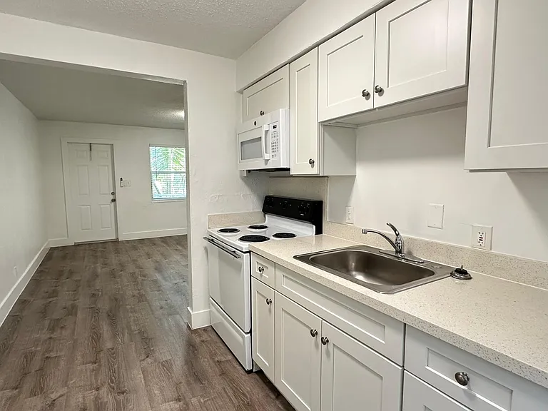 1821 Thomas St #0 — Photo 3