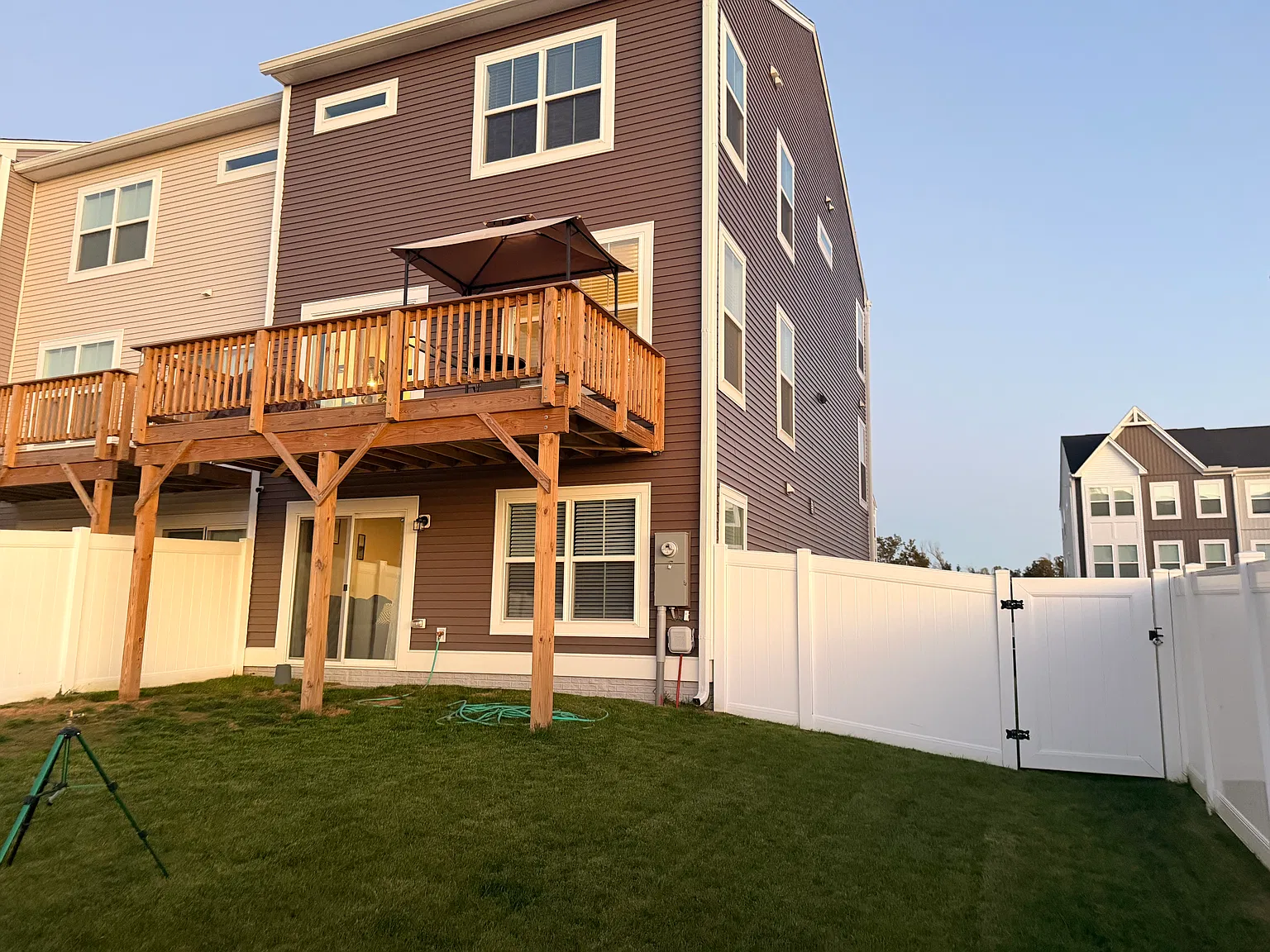4 bed, 3.5 bath, 2300 sqft, $3,300 — Photo 3
