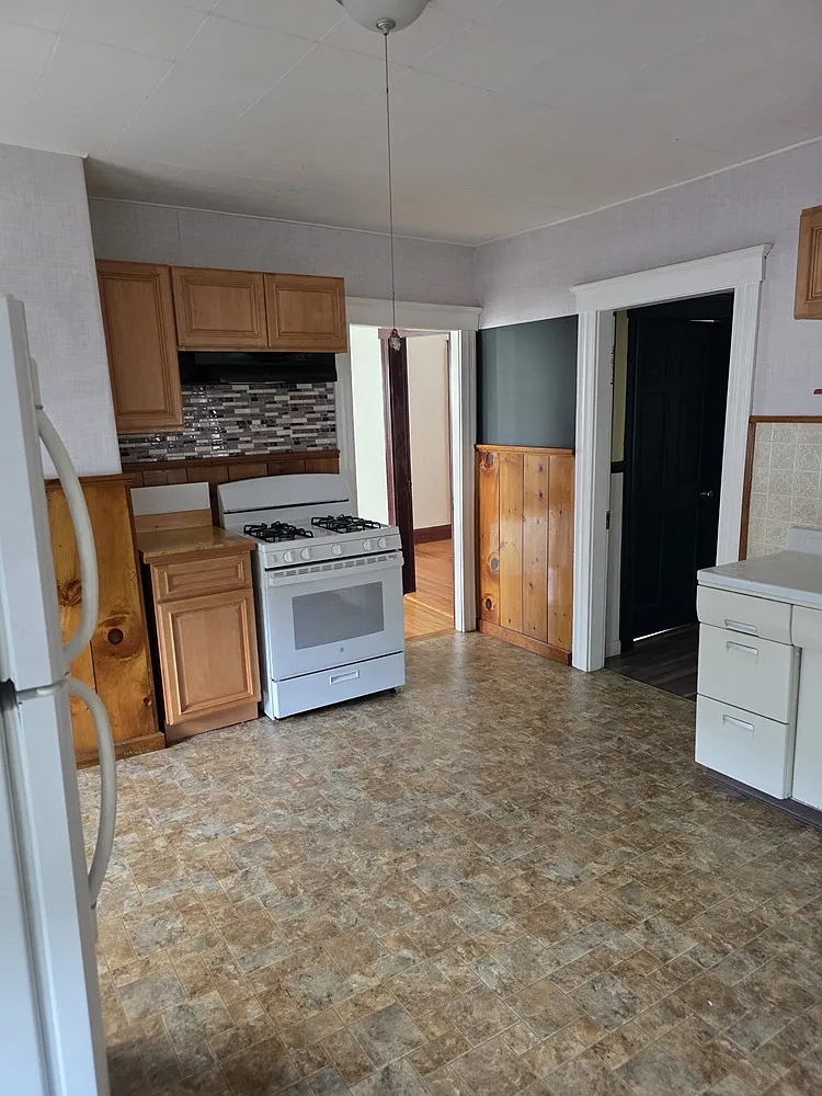 260 Walton St — Photo 3