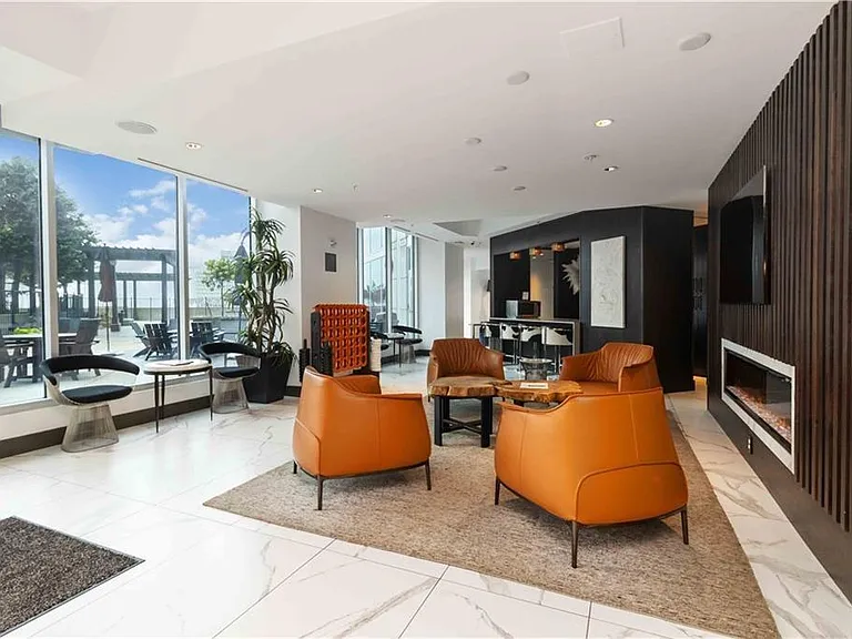 400 W Peachtree St NW #2504 — Photo 2