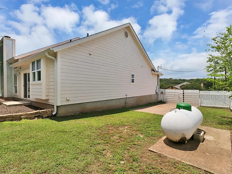 203 Dunkeld Dr — Photo 34