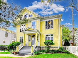 617 South Blvd APT E, Oak Park, IL 60302
