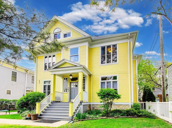 617 South Blvd APT E, Oak Park, IL 60302