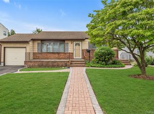 29 Westbury Ave, Plainview, NY 11803