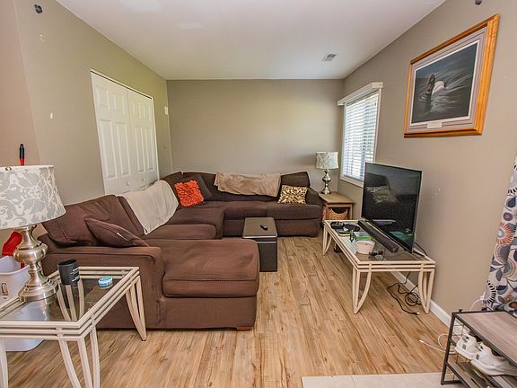 5th image of 3 27th St Unit 119
