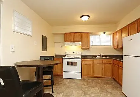 Windcrest Apartments — Photo 4
