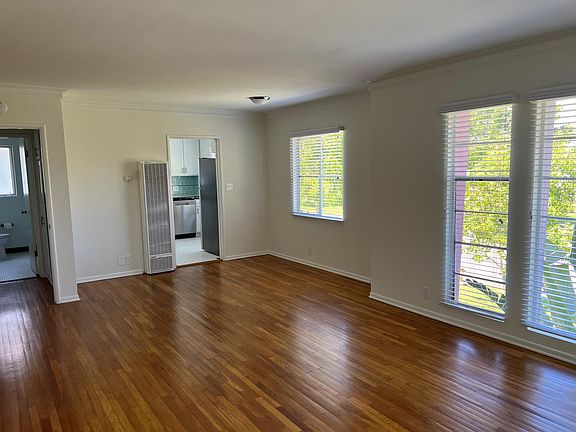 3rd image of 3165 S Barrington Ave #D