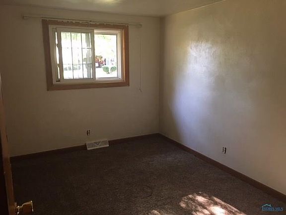 4th image of 321 Northfield Ave