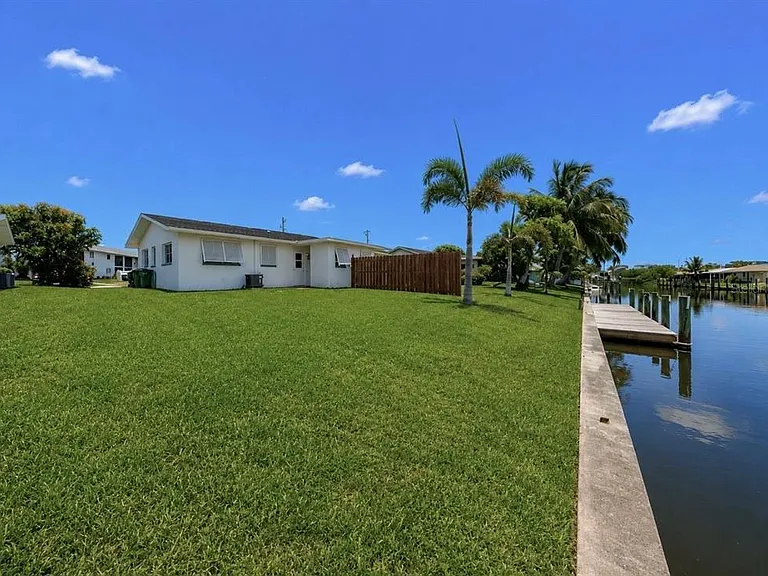 4933 Victoria Dr — Photo 19