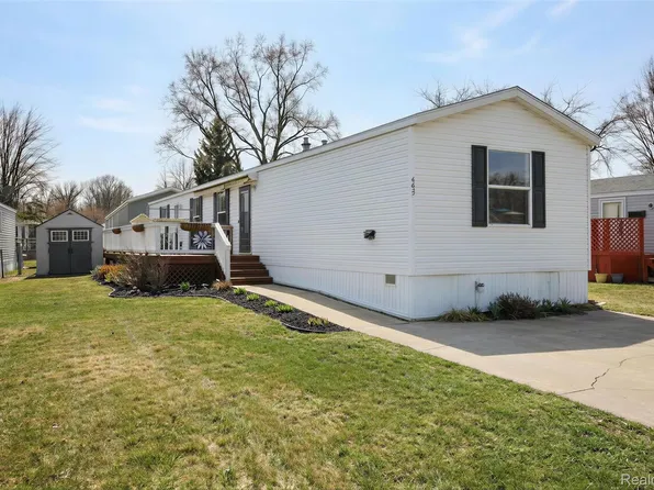 669 Lafferty Dr, Rochester, MI 48307