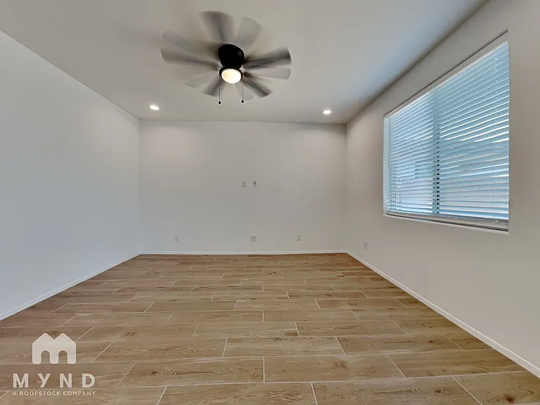 10758 W McKinley St — Photo 5
