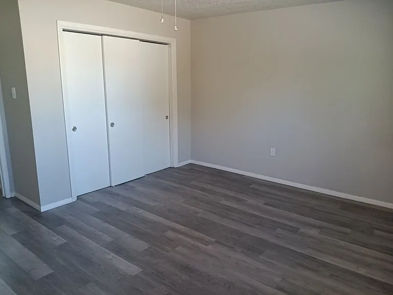 4001 Wellesley Dr NE — Photo 17